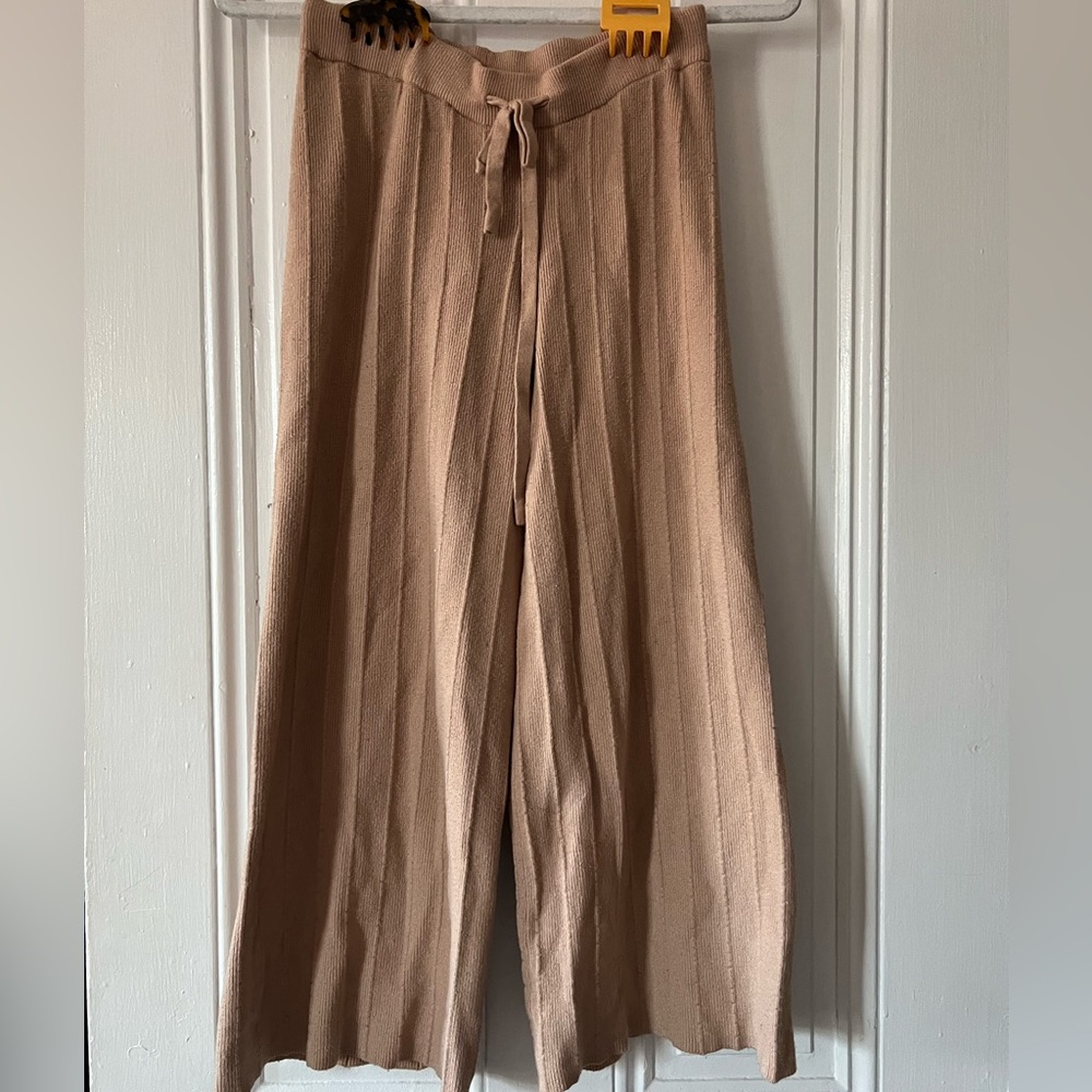 Tan wide cropped sweater sweat pants.